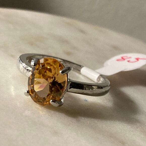 Silver Fashion cz ring 8.5 - Picture 1 of 3